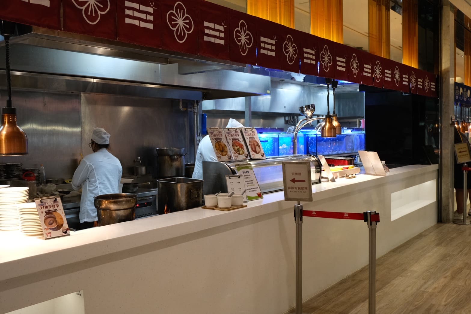 芙洛麗大飯店食譜自助百匯｜黑鮪魚現切秀限時登場！新竹Buffet必吃攻略。現沖牛肉湯、舒芙蕾無限供應，聚餐首選