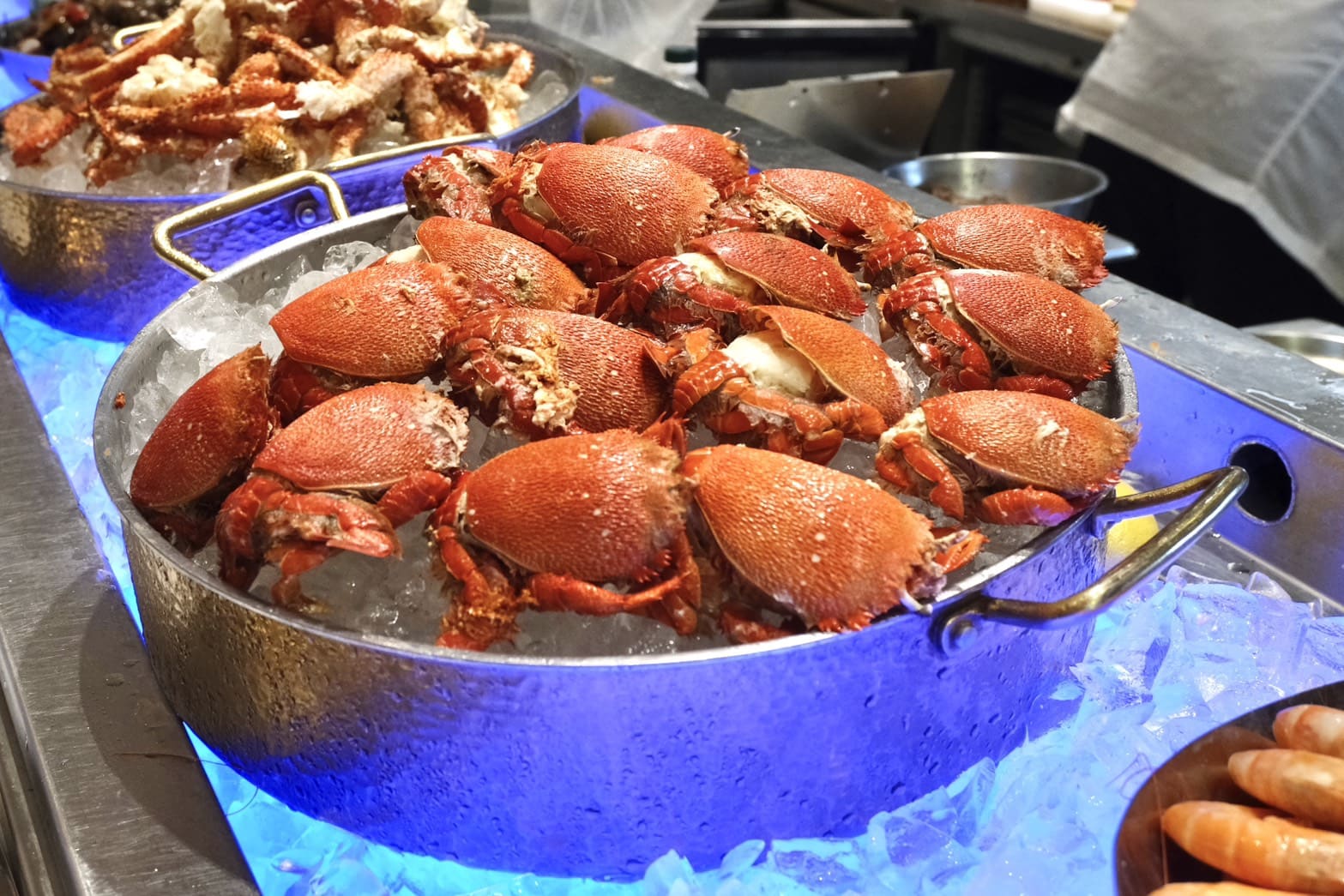 芙洛麗大飯店食譜自助百匯｜黑鮪魚現切秀限時登場！新竹Buffet必吃攻略。現沖牛肉湯、舒芙蕾無限供應，聚餐首選