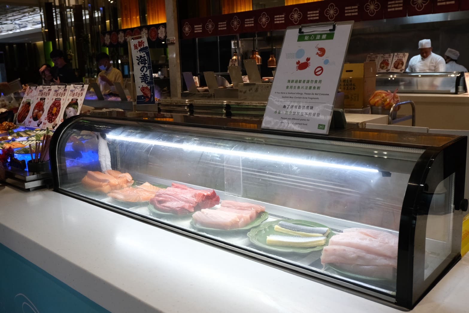芙洛麗大飯店食譜自助百匯｜黑鮪魚現切秀限時登場！新竹Buffet必吃攻略。現沖牛肉湯、舒芙蕾無限供應，聚餐首選