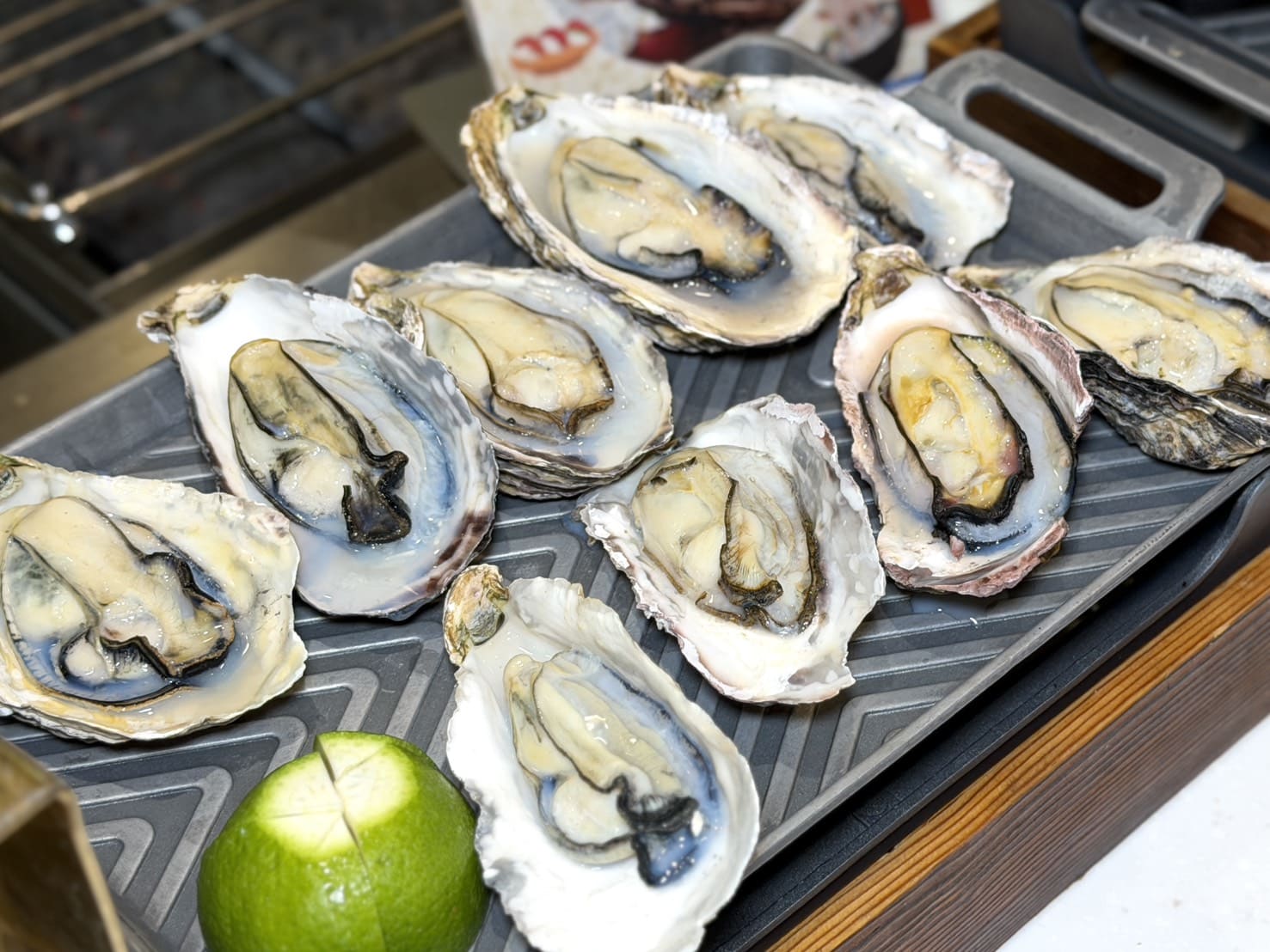 芙洛麗大飯店食譜自助百匯｜黑鮪魚現切秀限時登場！新竹Buffet必吃攻略。現沖牛肉湯、舒芙蕾無限供應，聚餐首選