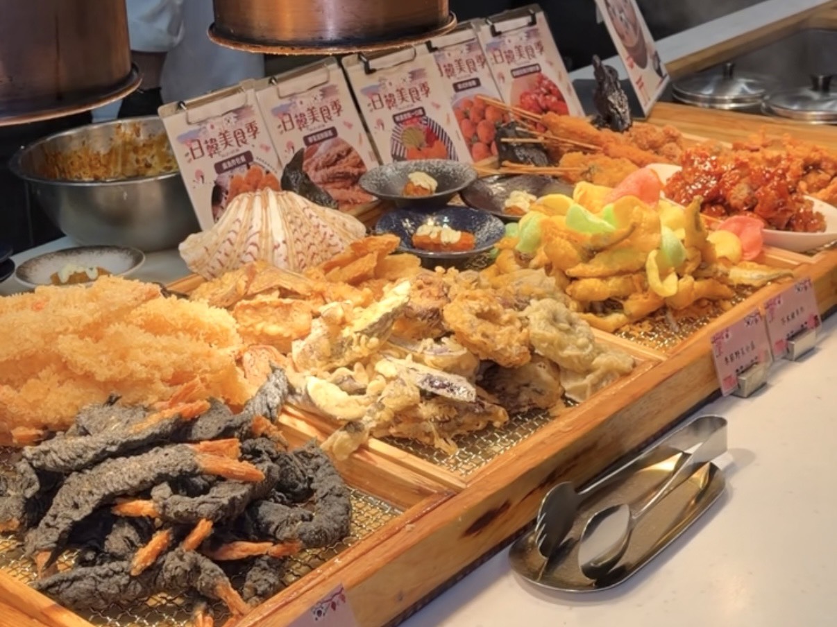 芙洛麗大飯店食譜自助百匯｜黑鮪魚現切秀限時登場！新竹Buffet必吃攻略。現沖牛肉湯、舒芙蕾無限供應，聚餐首選