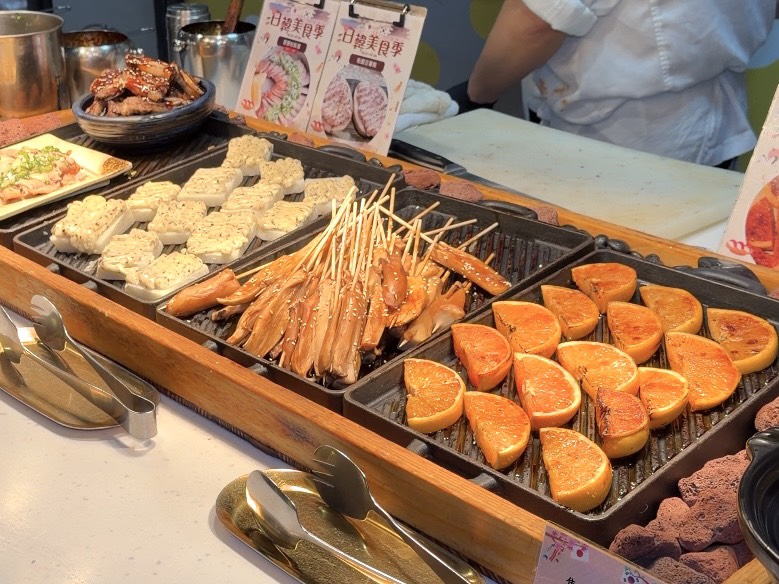 芙洛麗大飯店食譜自助百匯｜黑鮪魚現切秀限時登場！新竹Buffet必吃攻略。現沖牛肉湯、舒芙蕾無限供應，聚餐首選