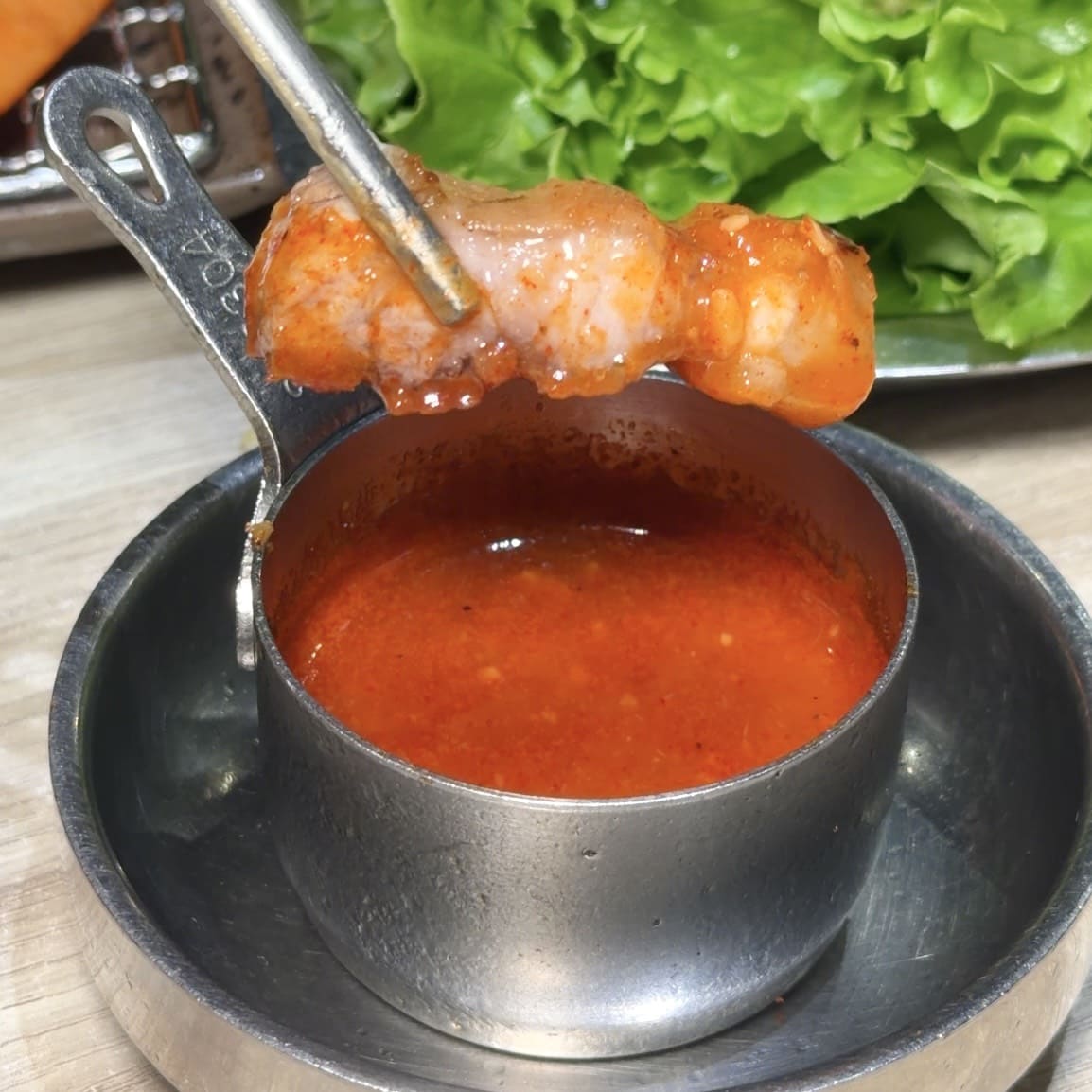 燒酒烤烤豬｜台北東區韓式燒肉推薦！全程專人代烤、六種小菜無限續，聚餐約會首選