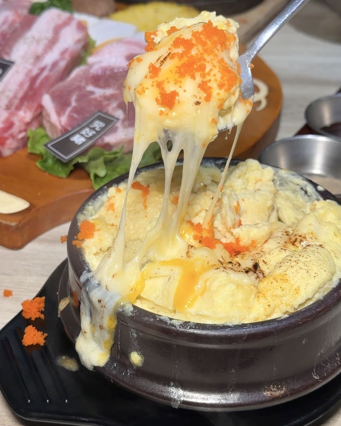 燒酒烤烤豬｜台北東區韓式燒肉推薦！全程專人代烤、六種小菜無限續，聚餐約會首選