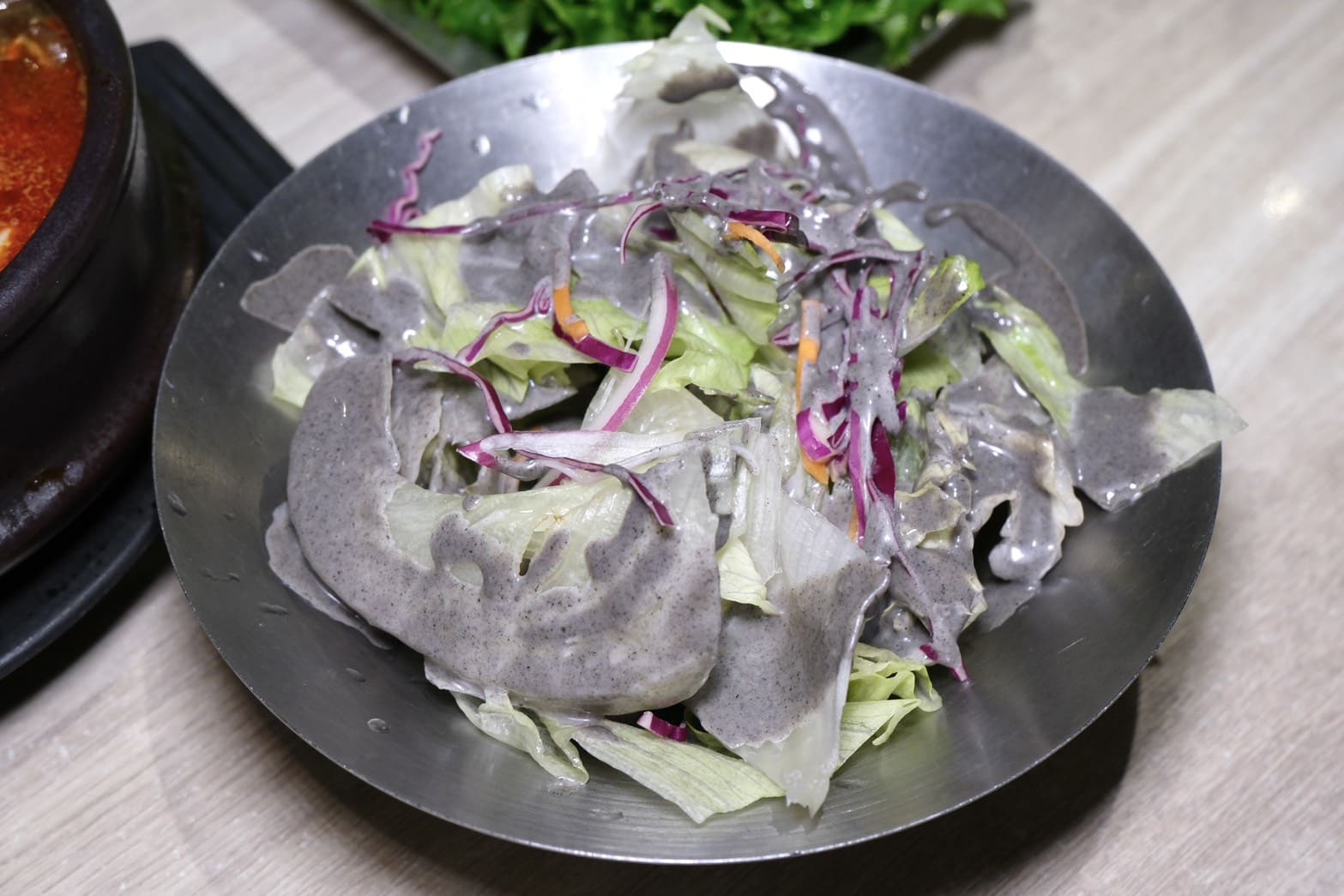 燒酒烤烤豬｜台北東區韓式燒肉推薦！全程專人代烤、六種小菜無限續，聚餐約會首選