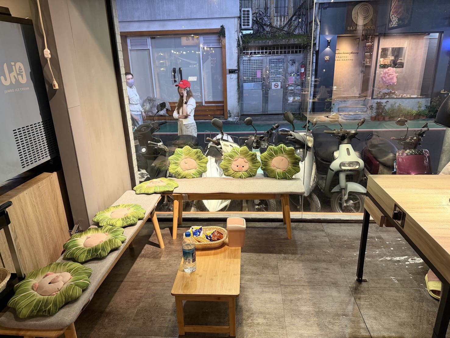 燒酒烤烤豬｜台北東區韓式燒肉推薦！全程專人代烤、六種小菜無限續，聚餐約會首選