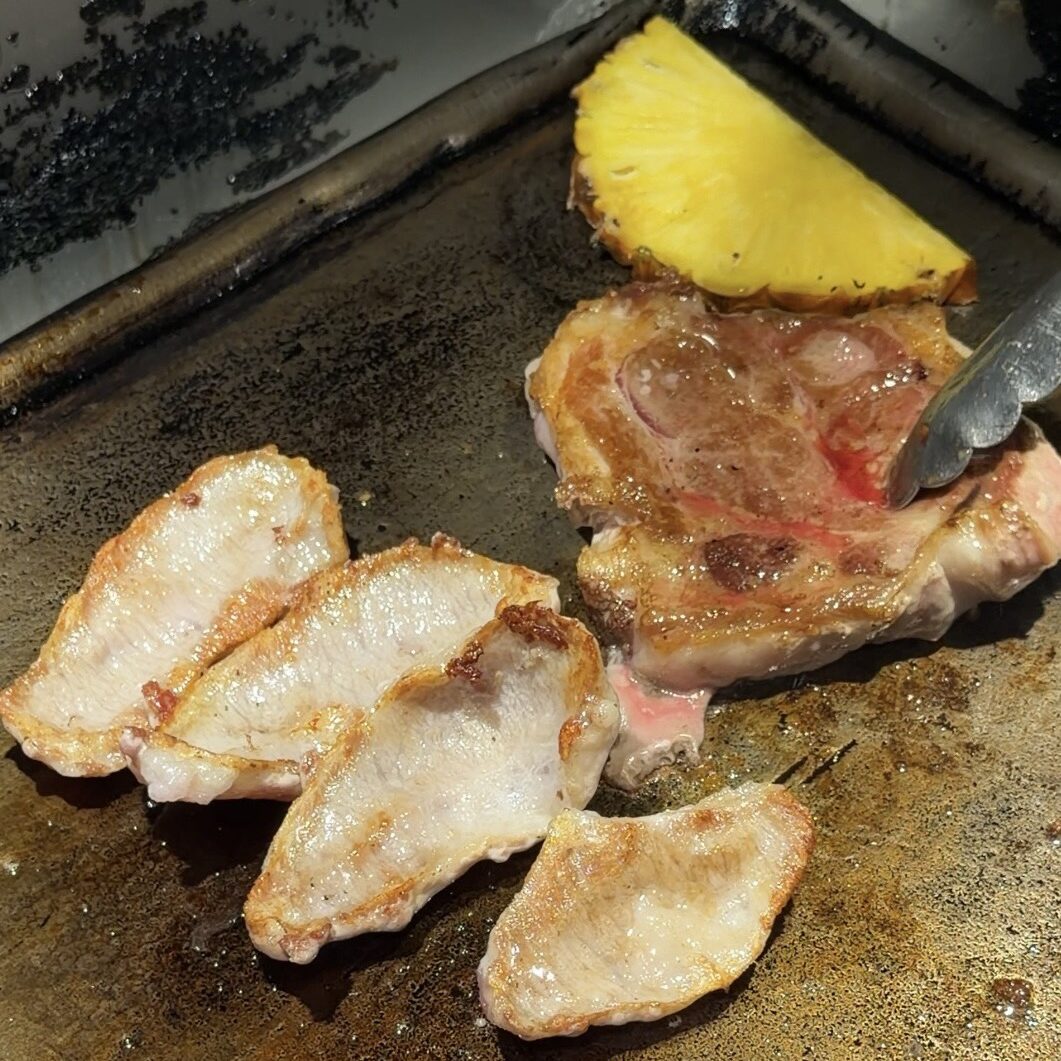 燒酒烤烤豬｜台北東區韓式燒肉推薦！全程專人代烤、六種小菜無限續，聚餐約會首選