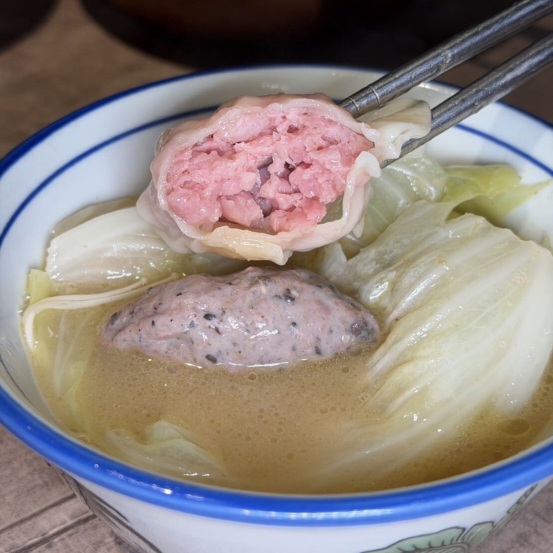 鮑福記鮑魚雞湯鍋｜華山附近新開幕超濃郁粵式雞湯火鍋！加入活體鮑魚現煮！台北火鍋推薦