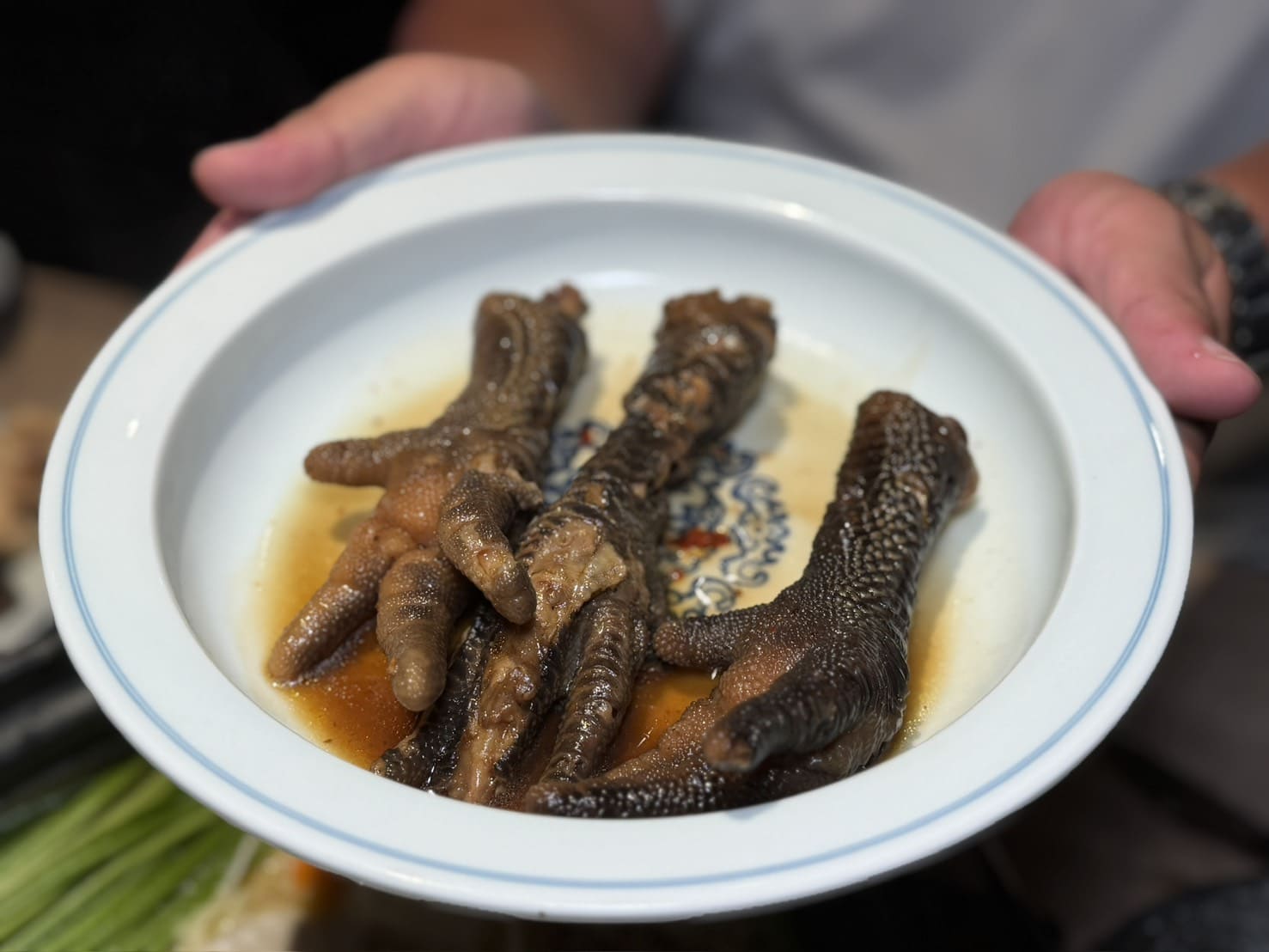 鮑福記鮑魚雞湯鍋｜華山附近新開幕超濃郁粵式雞湯火鍋！加入活體鮑魚現煮！台北火鍋推薦
