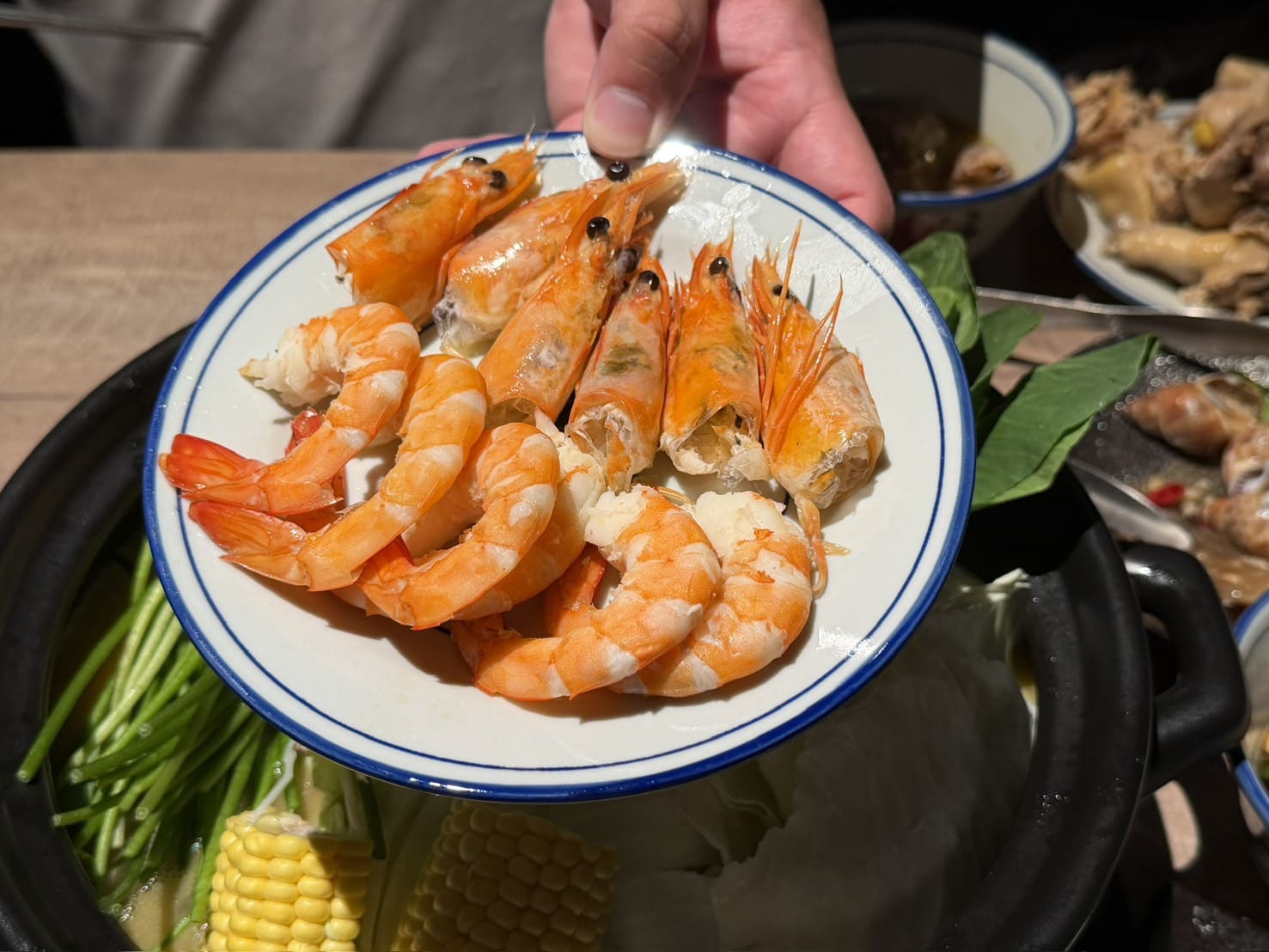 鮑福記鮑魚雞湯鍋｜華山附近新開幕超濃郁粵式雞湯火鍋！加入活體鮑魚現煮！台北火鍋推薦