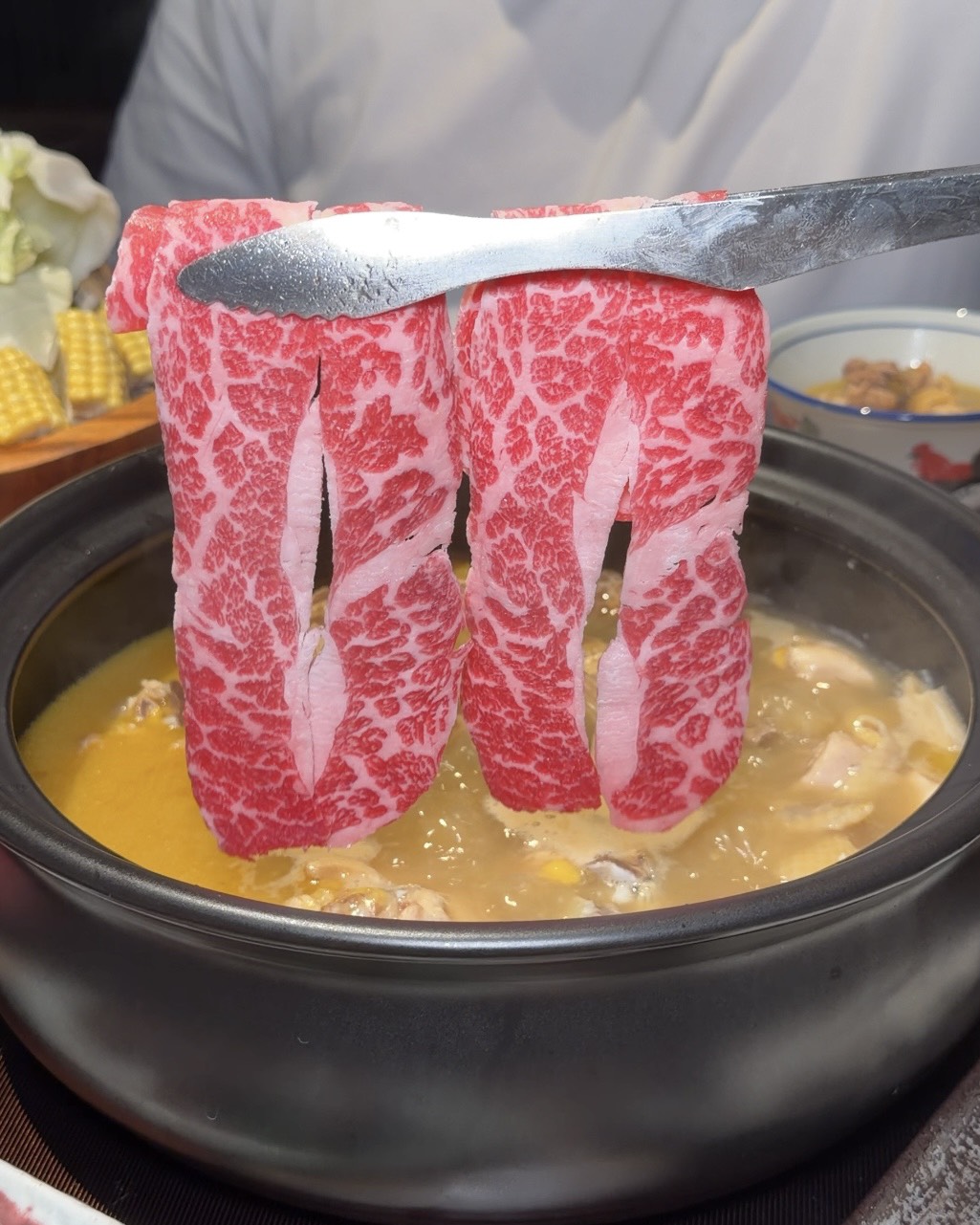 鮑福記鮑魚雞湯鍋｜華山附近新開幕超濃郁粵式雞湯火鍋！加入活體鮑魚現煮！台北火鍋推薦