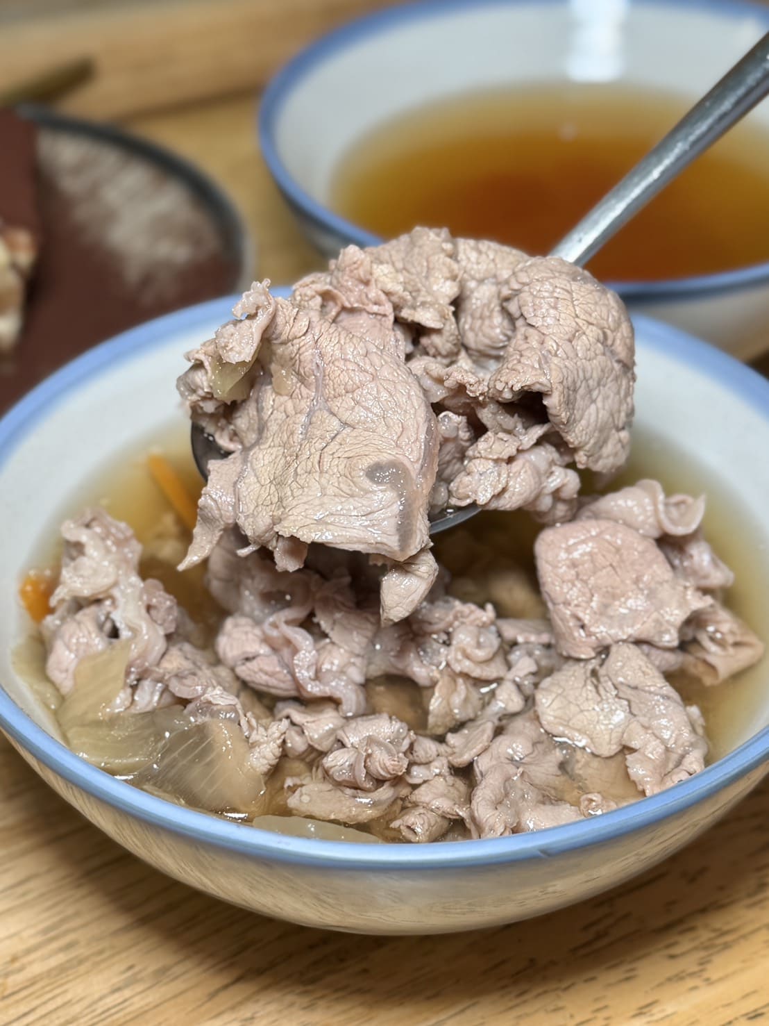 硬派主廚的軟嫩料理｜新竹東門市場美食，人氣舒肥牛排飯必吃！老宅文青餐廳推薦，甜點也很有水準