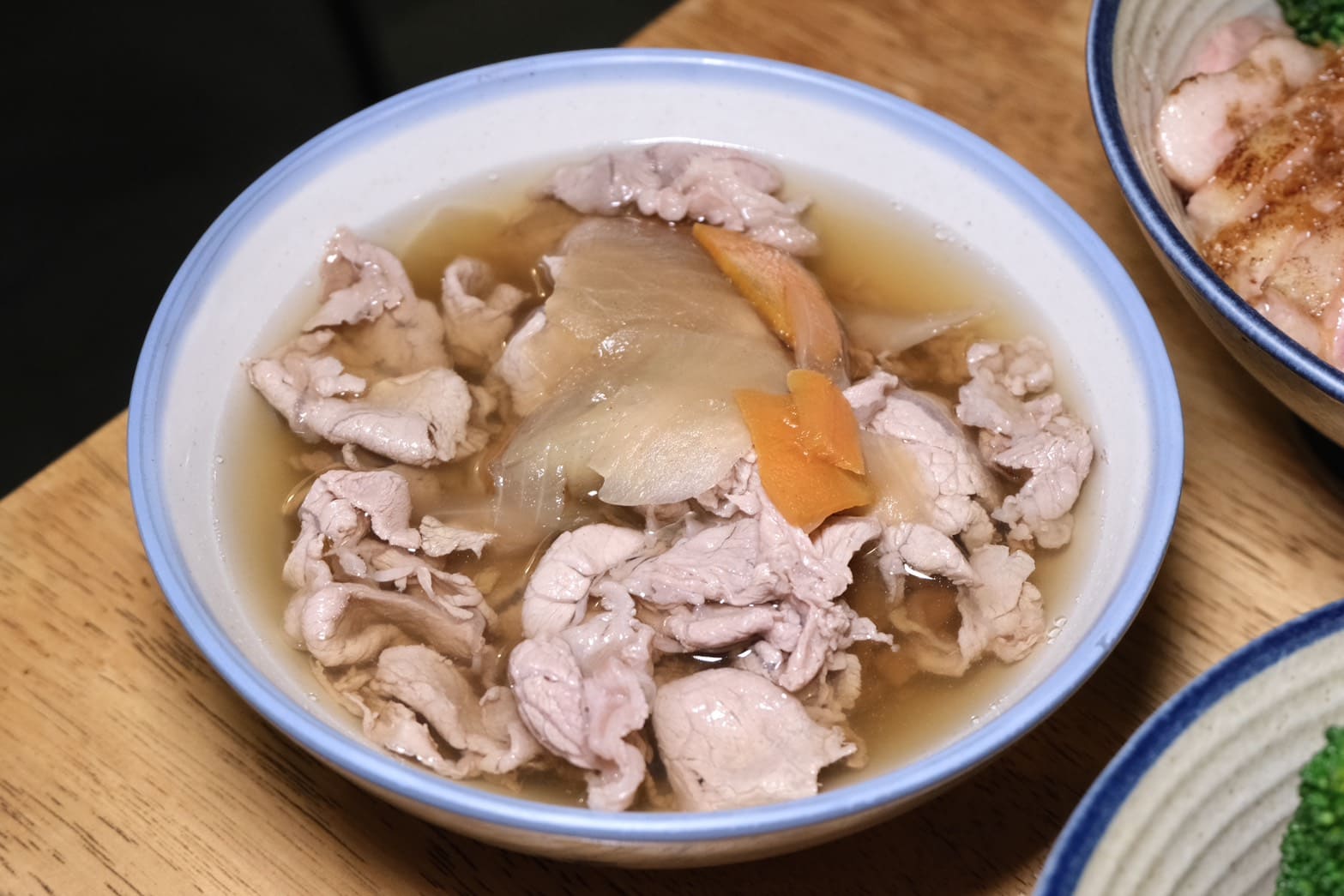 硬派主廚的軟嫩料理｜新竹東門市場美食，人氣舒肥牛排飯必吃！老宅文青餐廳推薦，甜點也很有水準
