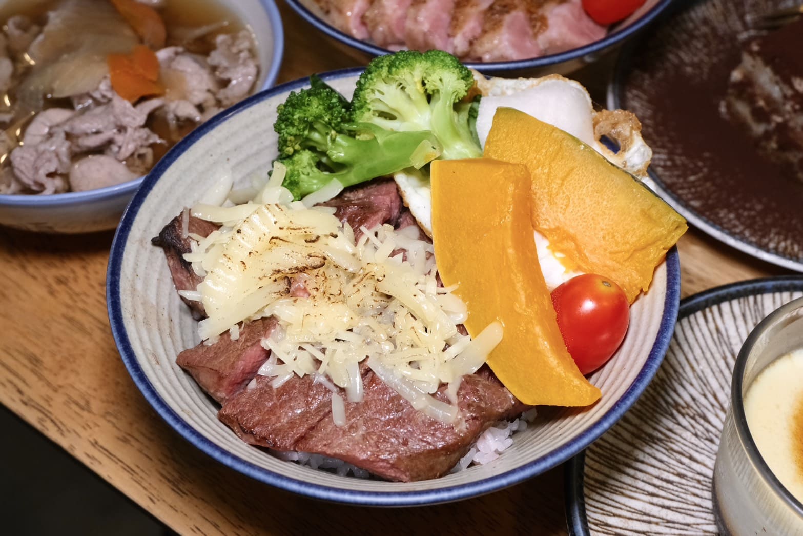 硬派主廚的軟嫩料理｜新竹東門市場美食，人氣舒肥牛排飯必吃！老宅文青餐廳推薦，甜點也很有水準