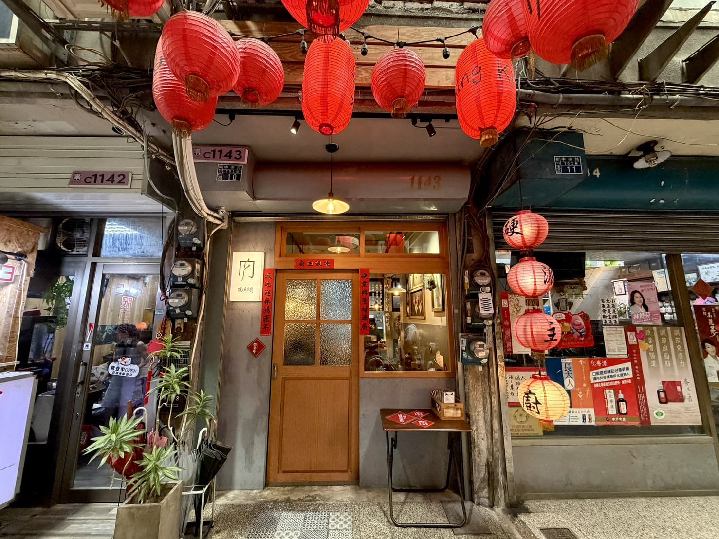 硬派主廚的軟嫩料理｜新竹東門市場美食，人氣舒肥牛排飯必吃！老宅文青餐廳推薦，甜點也很有水準