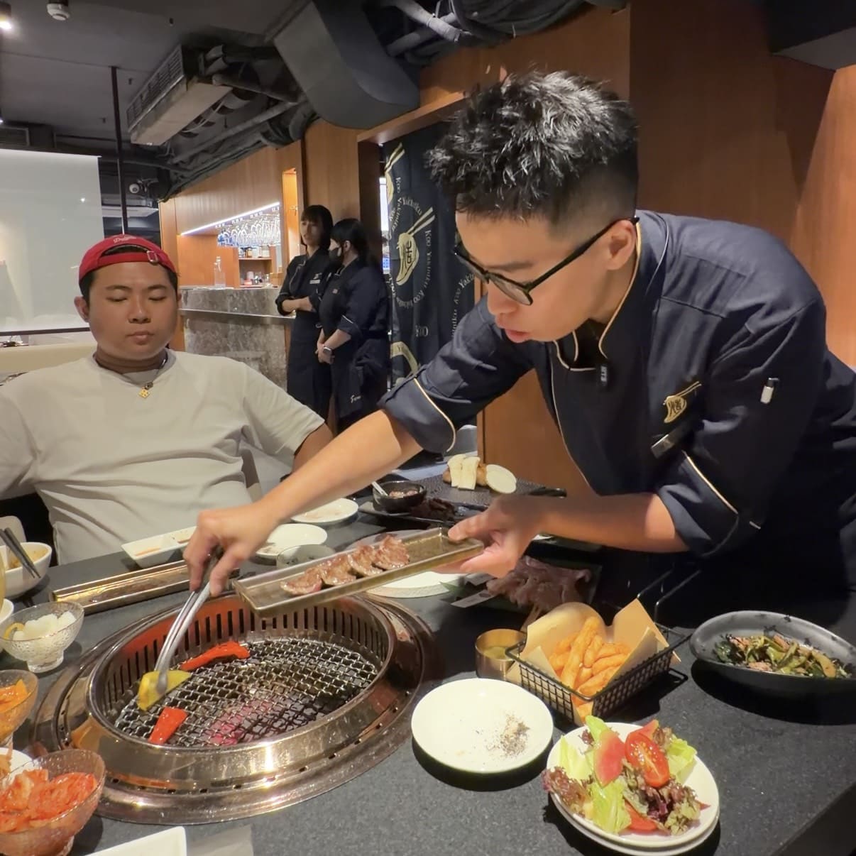 焅燒肉｜國父紀念館新開幕燒肉推薦高級桌邊代烤約會首選！雙人套餐10種肉品，甜點巴斯克讓人驚艷