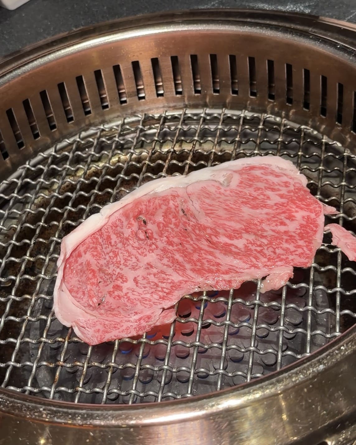 焅燒肉｜國父紀念館新開幕燒肉推薦高級桌邊代烤約會首選！雙人套餐10種肉品，甜點巴斯克讓人驚艷