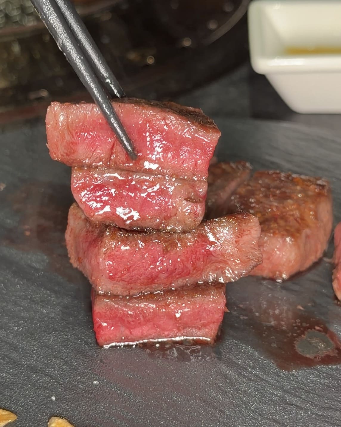 焅燒肉｜國父紀念館新開幕燒肉推薦高級桌邊代烤約會首選！雙人套餐10種肉品，甜點巴斯克讓人驚艷