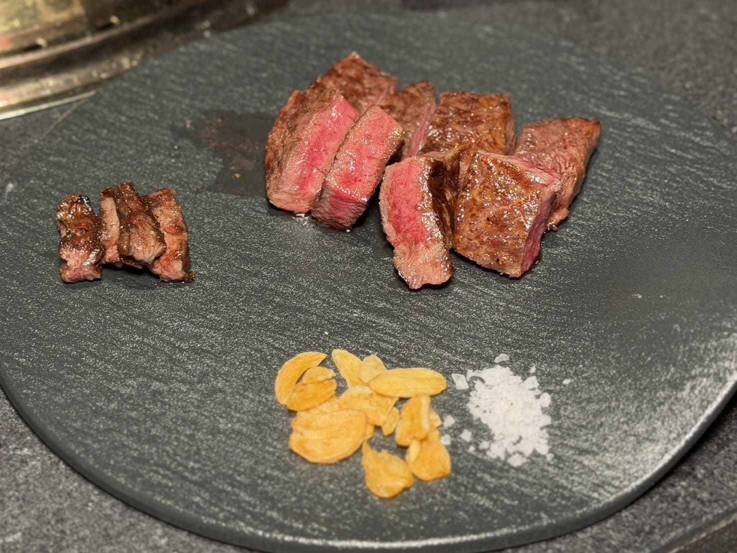 焅燒肉｜國父紀念館新開幕燒肉推薦高級桌邊代烤約會首選！雙人套餐10種肉品，甜點巴斯克讓人驚艷