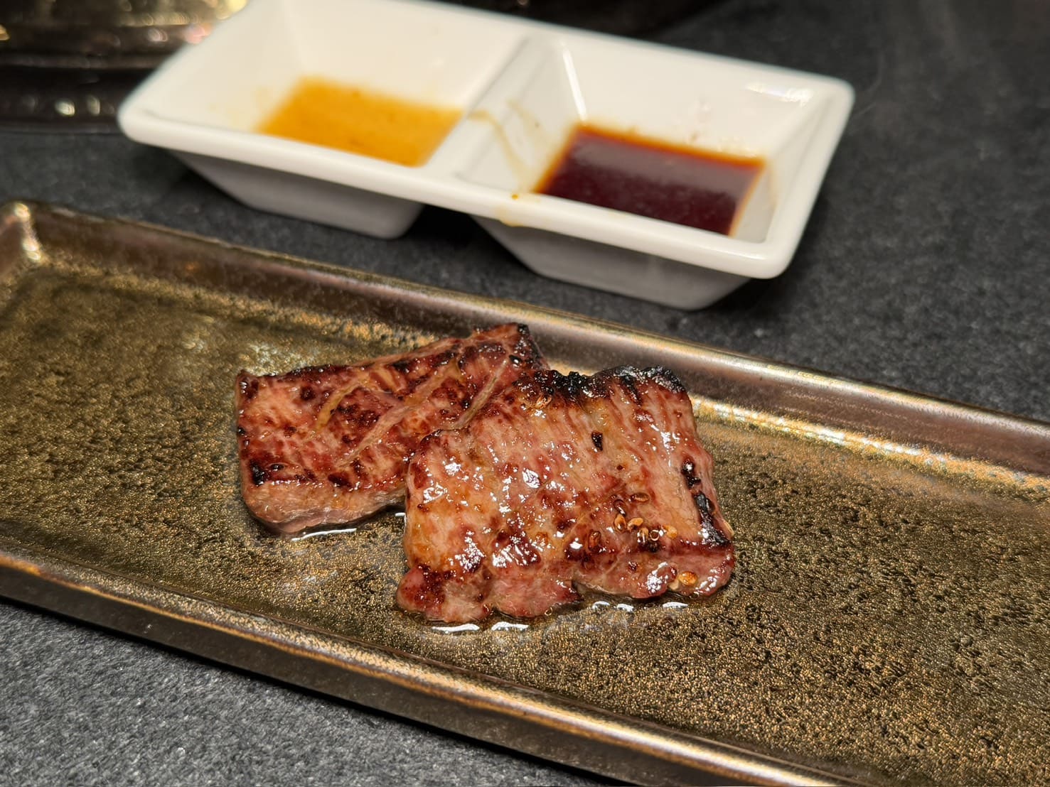 焅燒肉｜國父紀念館新開幕燒肉推薦高級桌邊代烤約會首選！雙人套餐10種肉品，甜點巴斯克讓人驚艷