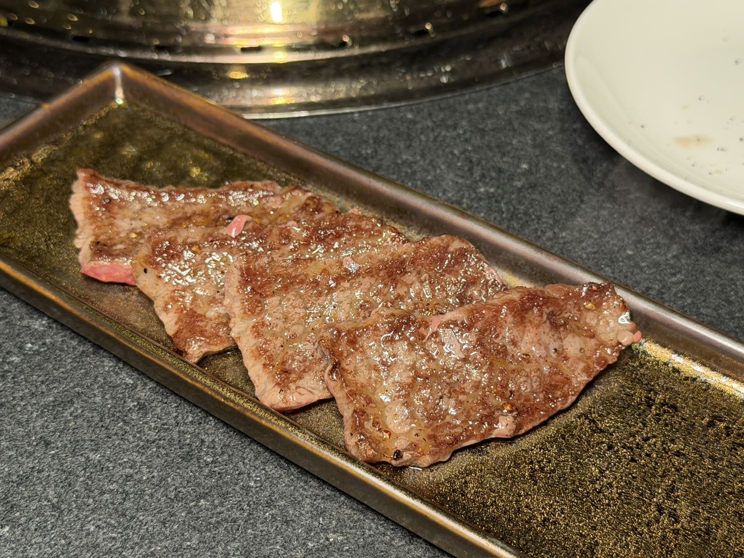 焅燒肉｜國父紀念館新開幕燒肉推薦高級桌邊代烤約會首選！雙人套餐10種肉品，甜點巴斯克讓人驚艷