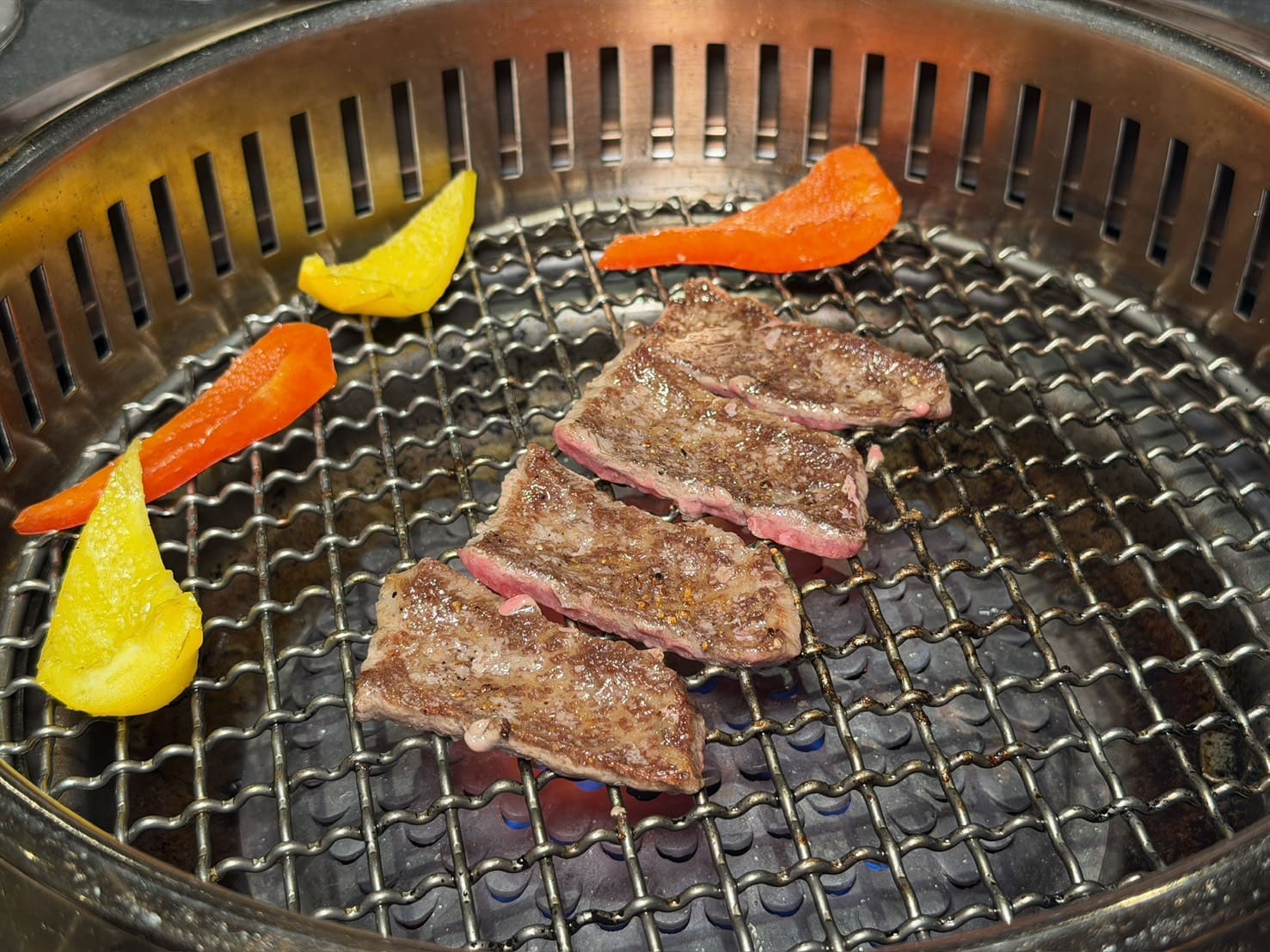 焅燒肉｜國父紀念館新開幕燒肉推薦高級桌邊代烤約會首選！雙人套餐10種肉品，甜點巴斯克讓人驚艷