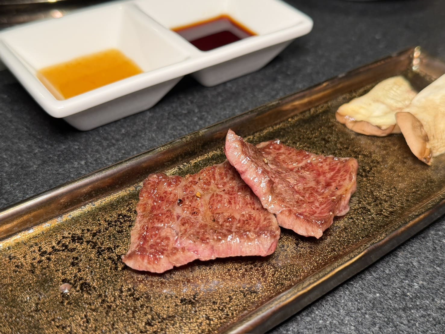 焅燒肉｜國父紀念館新開幕燒肉推薦高級桌邊代烤約會首選！雙人套餐10種肉品，甜點巴斯克讓人驚艷