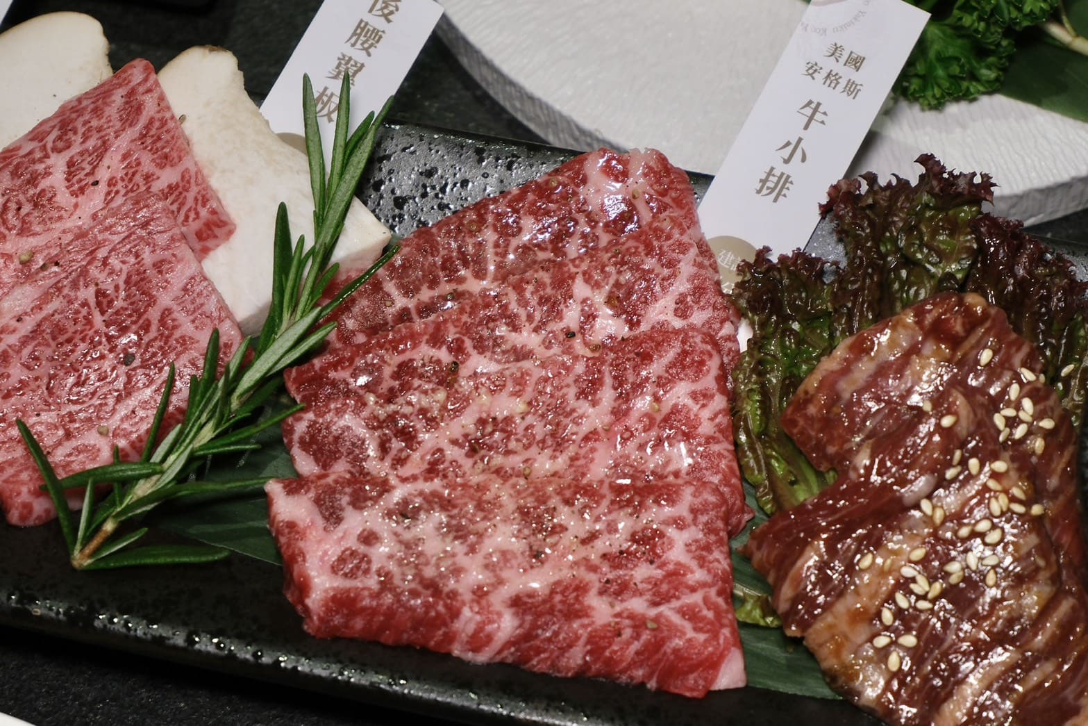 焅燒肉｜國父紀念館新開幕燒肉推薦高級桌邊代烤約會首選！雙人套餐10種肉品，甜點巴斯克讓人驚艷