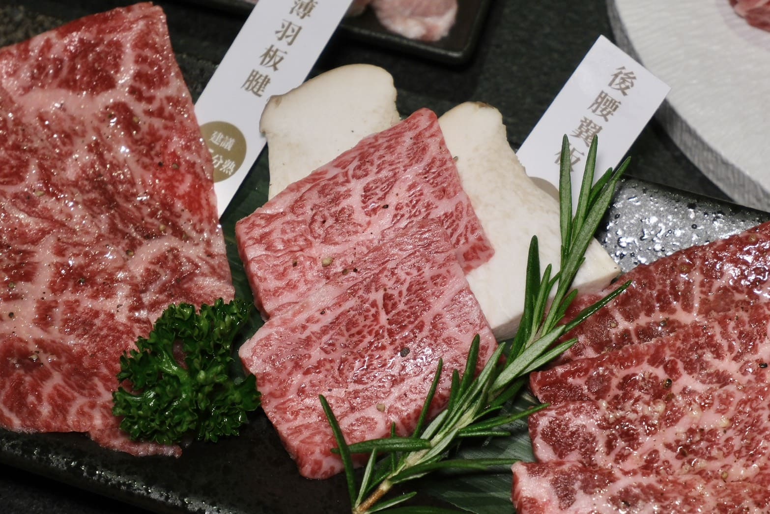 焅燒肉｜國父紀念館新開幕燒肉推薦高級桌邊代烤約會首選！雙人套餐10種肉品，甜點巴斯克讓人驚艷