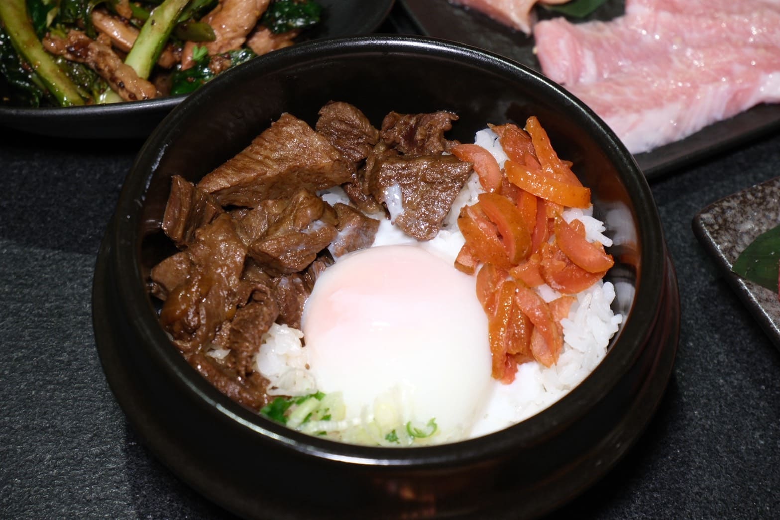焅燒肉｜國父紀念館新開幕燒肉推薦高級桌邊代烤約會首選！雙人套餐10種肉品，甜點巴斯克讓人驚艷