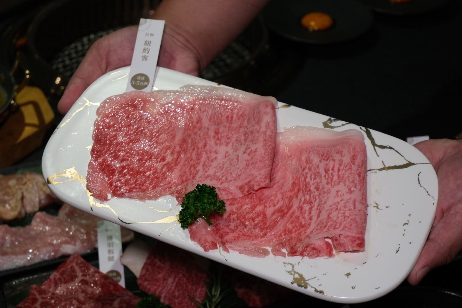 焅燒肉｜國父紀念館新開幕燒肉推薦高級桌邊代烤約會首選！雙人套餐10種肉品，甜點巴斯克讓人驚艷