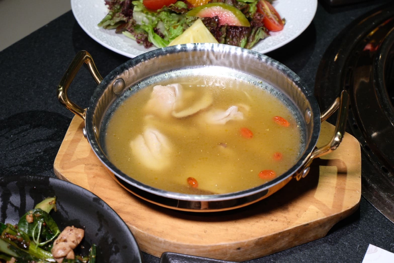 焅燒肉｜國父紀念館新開幕燒肉推薦高級桌邊代烤約會首選！雙人套餐10種肉品，甜點巴斯克讓人驚艷