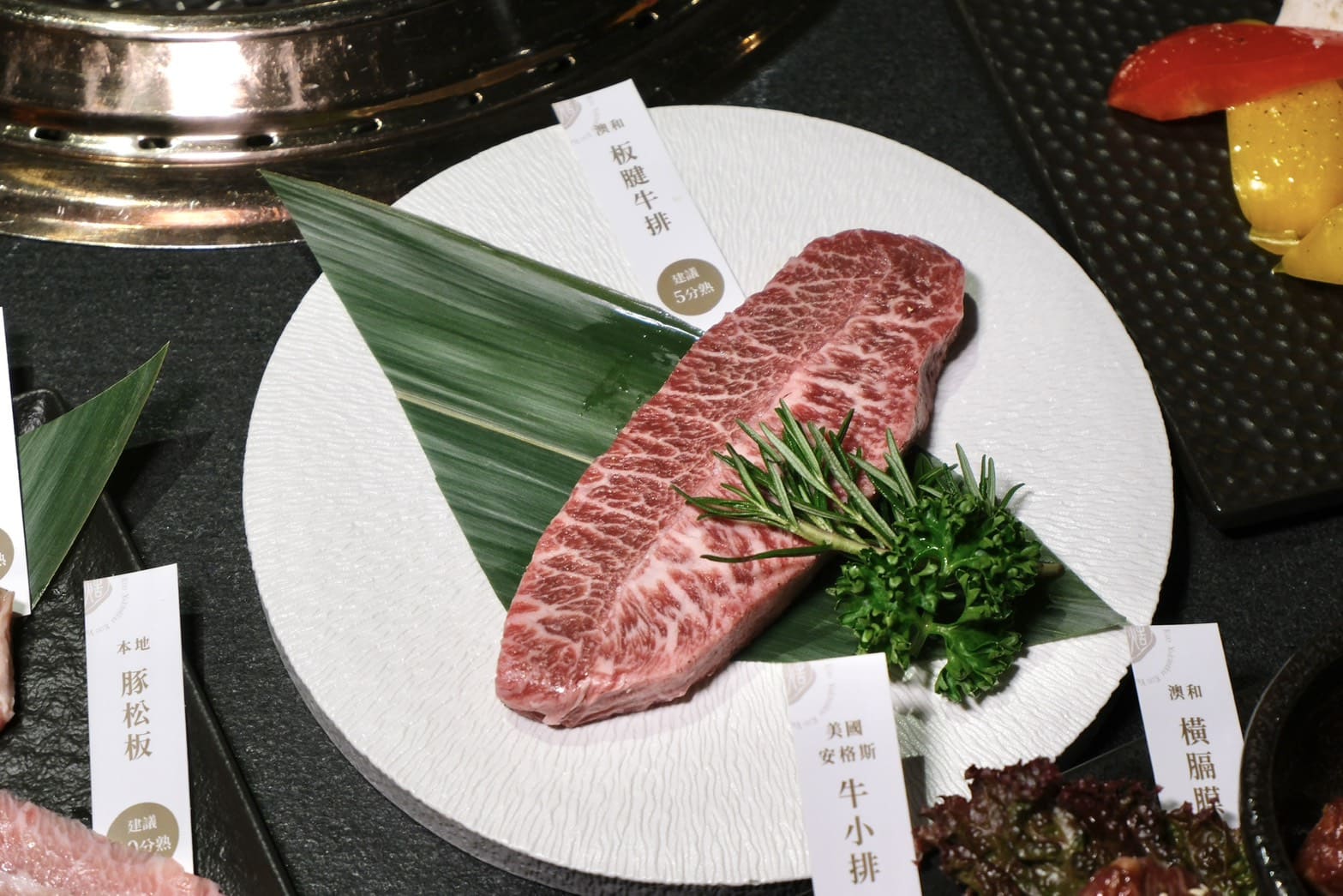 焅燒肉｜國父紀念館新開幕燒肉推薦高級桌邊代烤約會首選！雙人套餐10種肉品，甜點巴斯克讓人驚艷