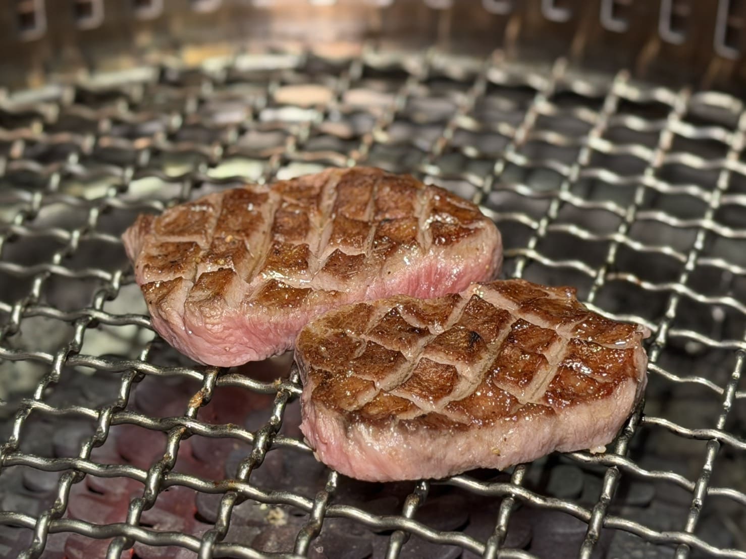 焅燒肉｜國父紀念館新開幕燒肉推薦高級桌邊代烤約會首選！雙人套餐10種肉品，甜點巴斯克讓人驚艷
