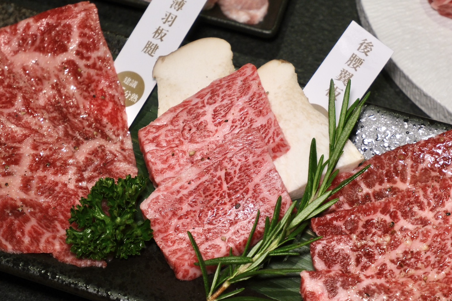焅燒肉｜國父紀念館新開幕燒肉推薦高級桌邊代烤約會首選！雙人套餐10種肉品，甜點巴斯克讓人驚艷