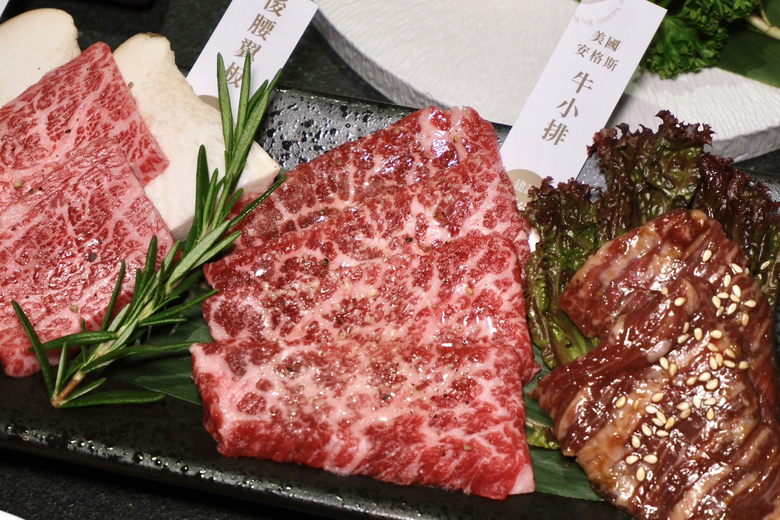焅燒肉｜國父紀念館新開幕燒肉推薦高級桌邊代烤約會首選！雙人套餐10種肉品，甜點巴斯克讓人驚艷