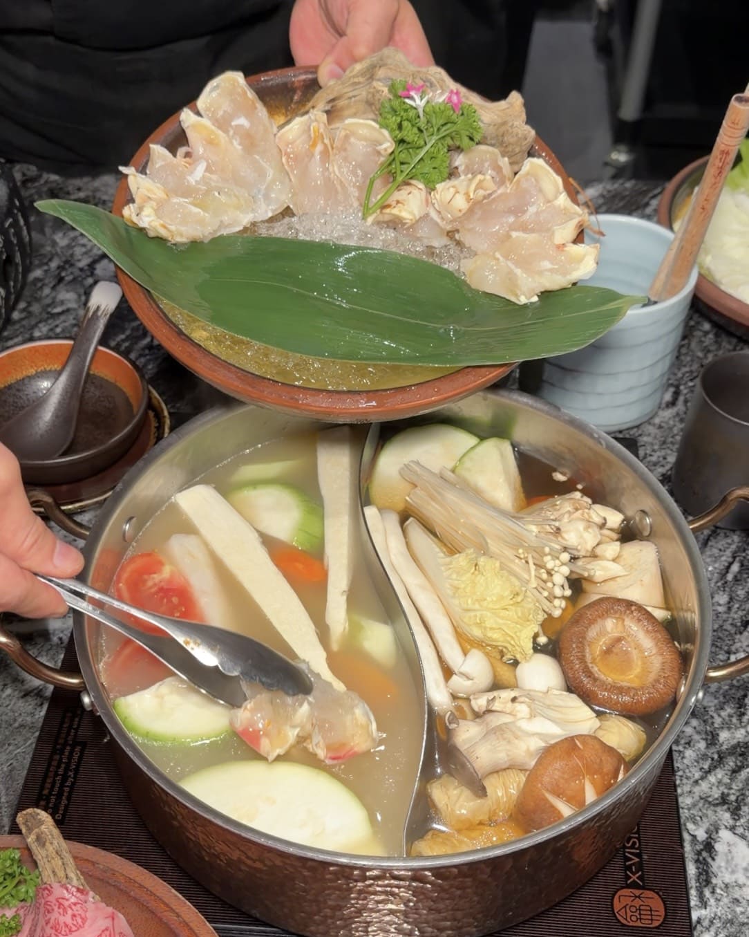 二訪台北高級火鍋推薦｜二本松涮涮屋期間限定「極上帝王蟹雙人套餐」！活體帝王蟹五吃＋甲羅燒太奢華，專人桌邊服務打造頂級海陸饗宴
