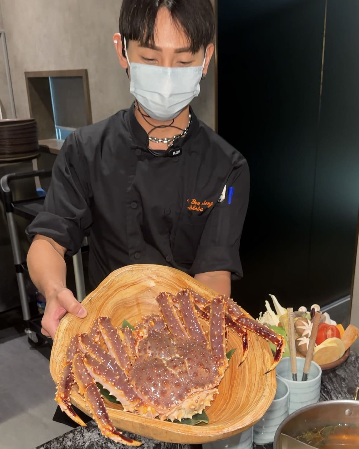 二訪台北高級火鍋推薦｜二本松涮涮屋期間限定「極上帝王蟹雙人套餐」！活體帝王蟹五吃＋甲羅燒太奢華，專人桌邊服務打造頂級海陸饗宴