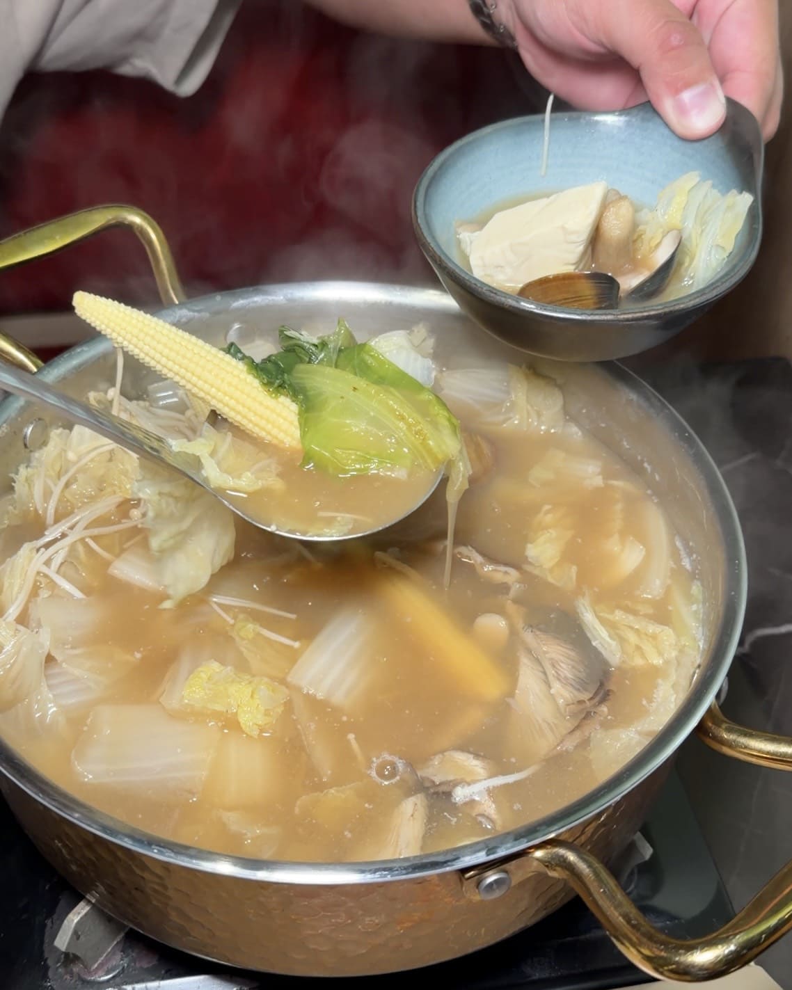 麓島居酒聚場｜桃園藝文特區Google 4.9星高評價。冠軍調酒、生魚片、烤串、火鍋一次滿足！桃園聚餐推薦