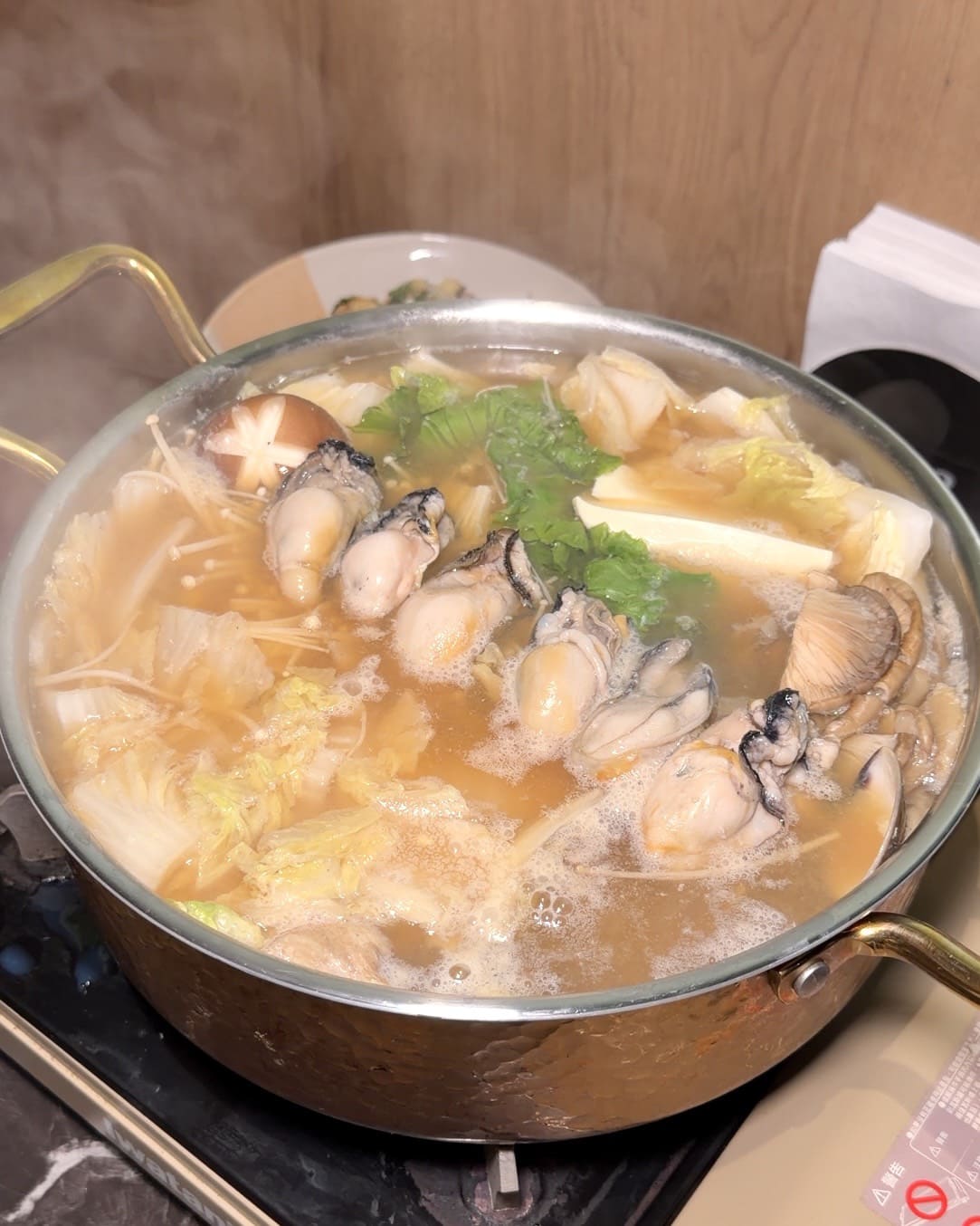 麓島居酒聚場｜桃園藝文特區Google 4.9星高評價。冠軍調酒、生魚片、烤串、火鍋一次滿足！桃園聚餐推薦
