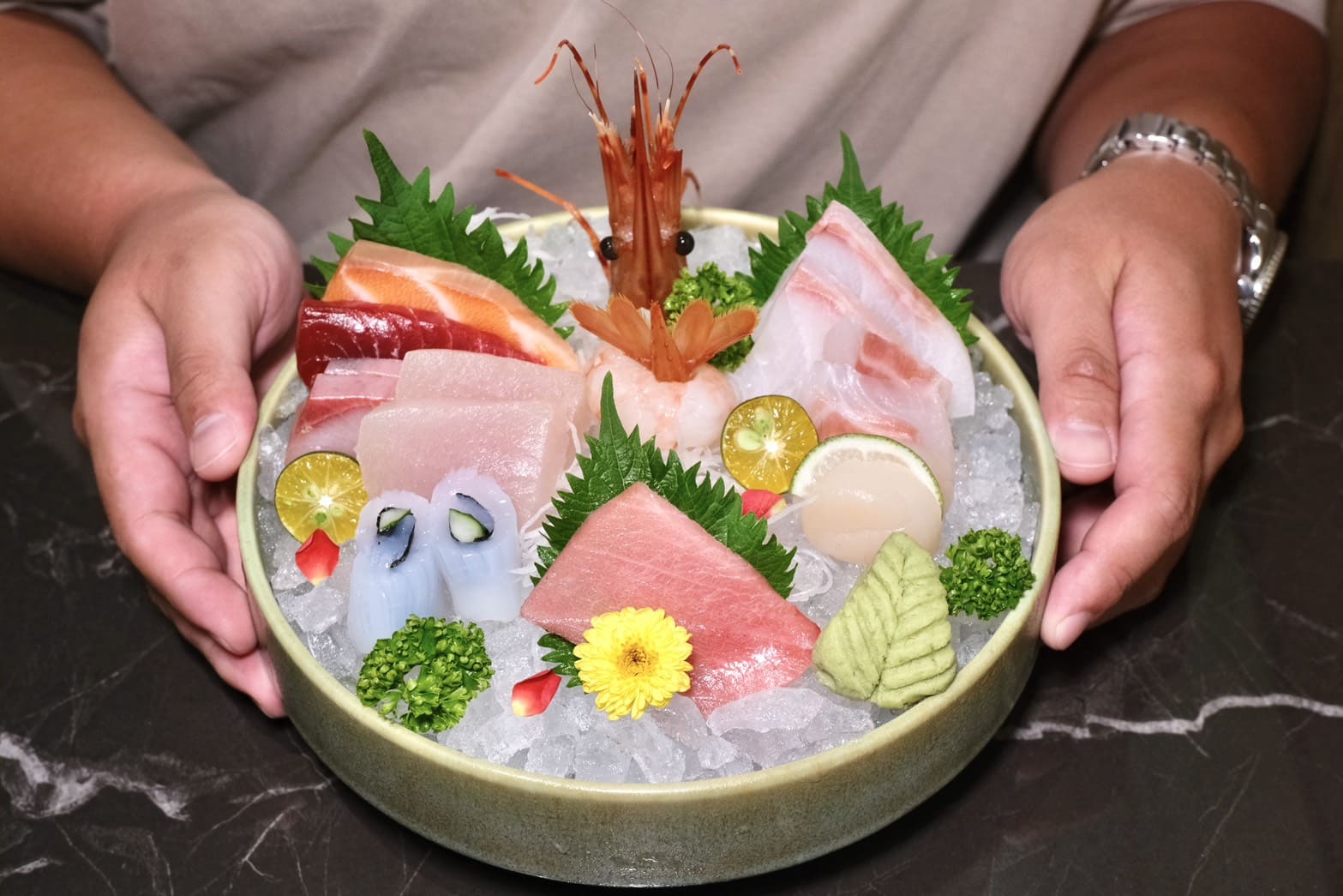 麓島居酒聚場｜桃園藝文特區Google 4.9星高評價。冠軍調酒、生魚片、烤串、火鍋一次滿足！桃園聚餐推薦