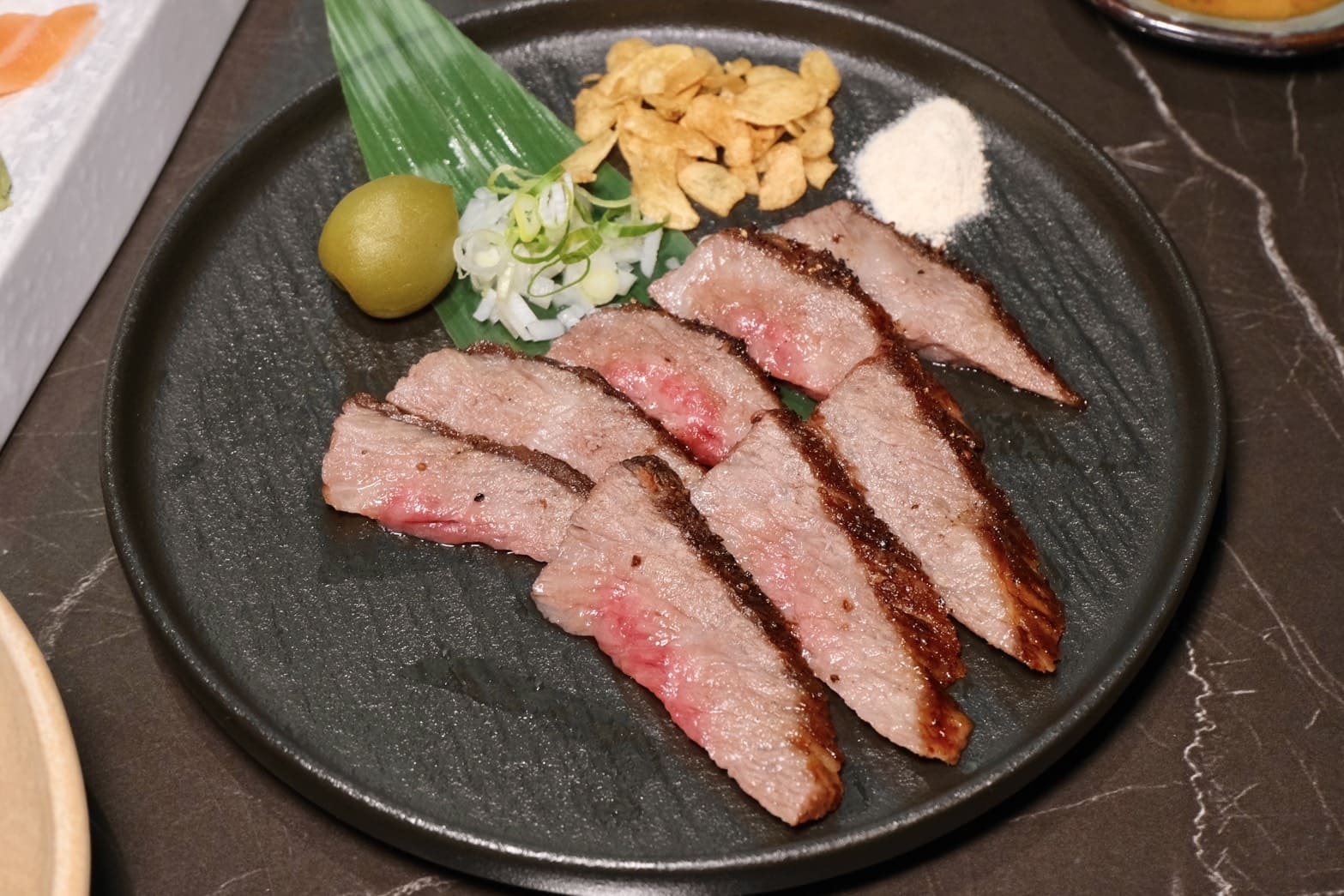 麓島居酒聚場｜桃園藝文特區Google 4.9星高評價。冠軍調酒、生魚片、烤串、火鍋一次滿足！桃園聚餐推薦