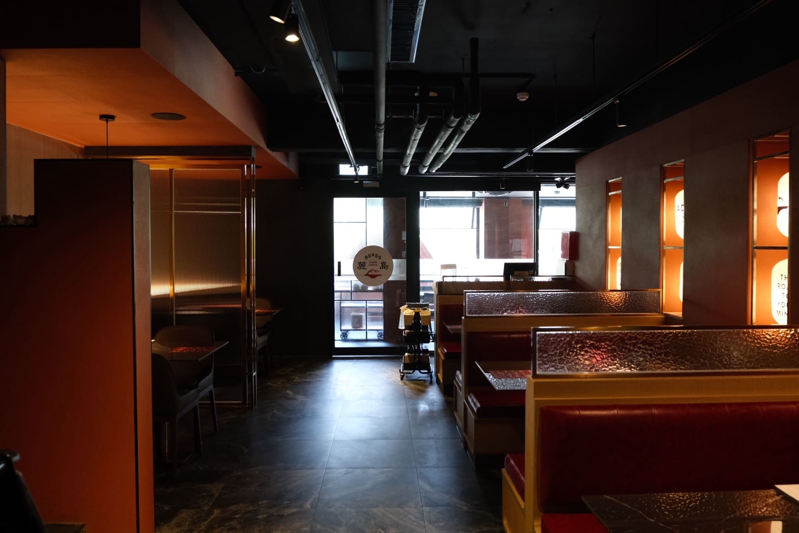 麓島居酒聚場｜桃園藝文特區Google 4.9星高評價。冠軍調酒、生魚片、烤串、火鍋一次滿足！桃園聚餐推薦