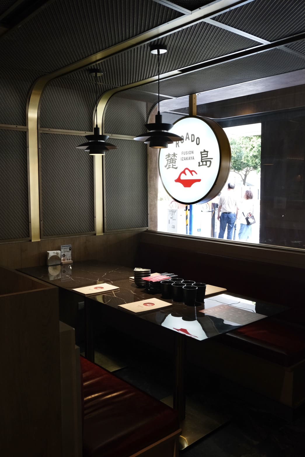 麓島居酒聚場｜桃園藝文特區Google 4.9星高評價。冠軍調酒、生魚片、烤串、火鍋一次滿足！桃園聚餐推薦